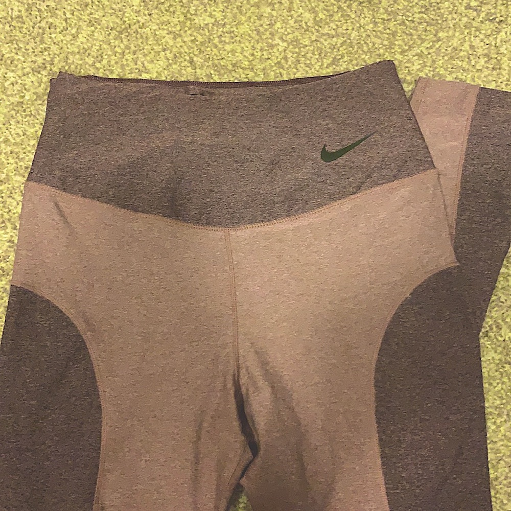 Women’s Nike SIZE SMALL workout pants